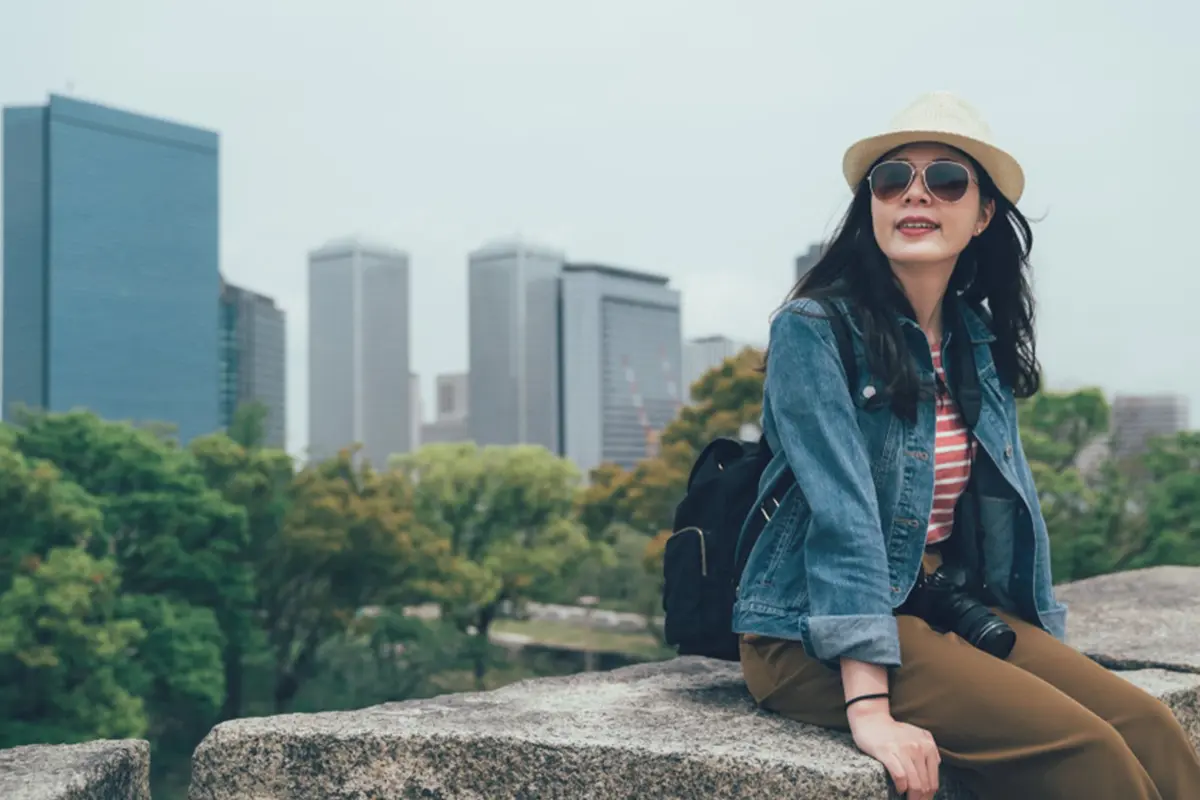 perempuan dan pria minder