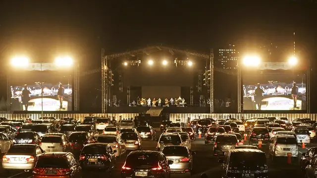 [Fimela] Kahitna di Konser Drive-In