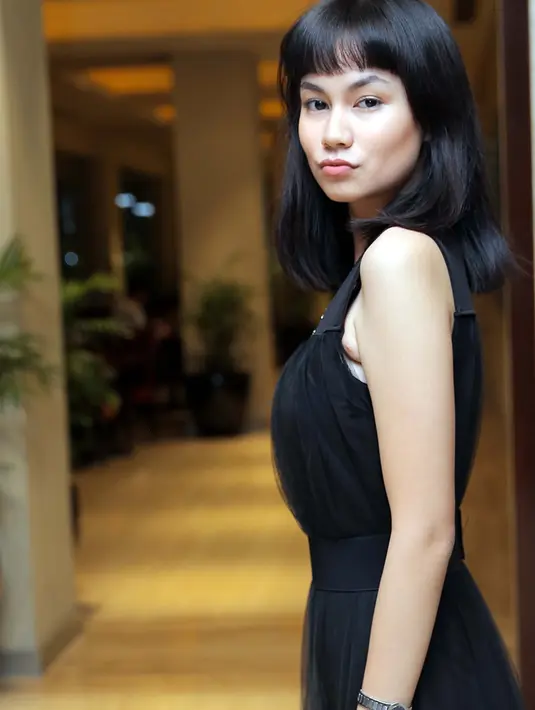 Tidak hanya saat masih kecil, pengalaman mistis pernah dirasakan saat menjalani syuting film Demona. Ia merasakan ada yang menempeli pada tubuhnya saat syuting film bergenre horor tersebut. (Deki Prayoga/Bintang.com)