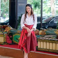 Selama bertugas jadi Staf Ahli Menpora Bidang Komunikasi publik, Mikha Tambayong kerap tampil dengan OOTD yang kece khas anak muda masa kini. [Foto: IG/miktambayong].