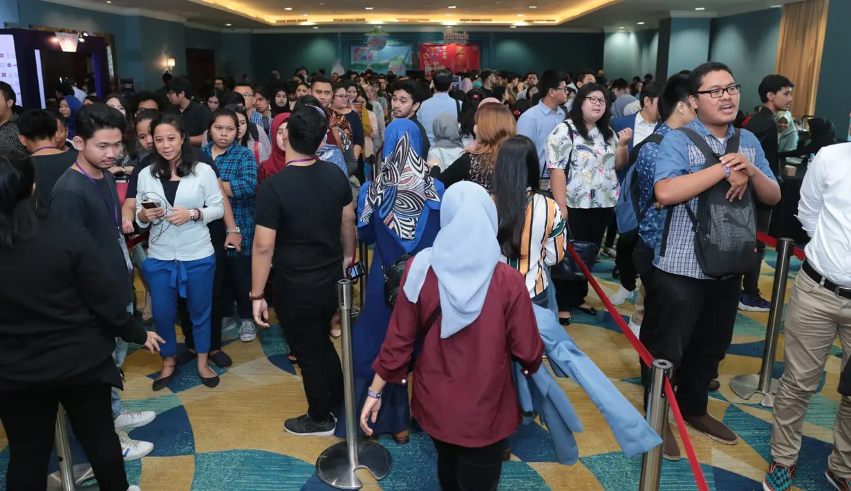 Acara XYZ Day digelar satu hari penuh pada hari ini, Rabu (25/4/2018). Event yang dihelat di The Hall Senayan City, Jakarta sudah dipadati pengunjung sejak pukul 9 pagi. (Adrian Putra/Bintang.com)