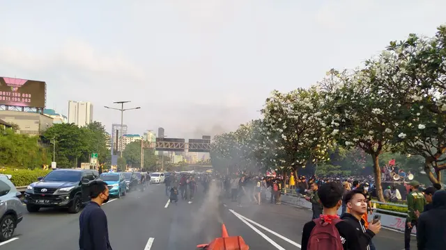 Demo menolak revisi UU Pilkada di depan gedung DPR, Kamis (22/8/2024).