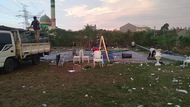 Tenda pernikahan di Depok rusak diterpa angin puting beliung
