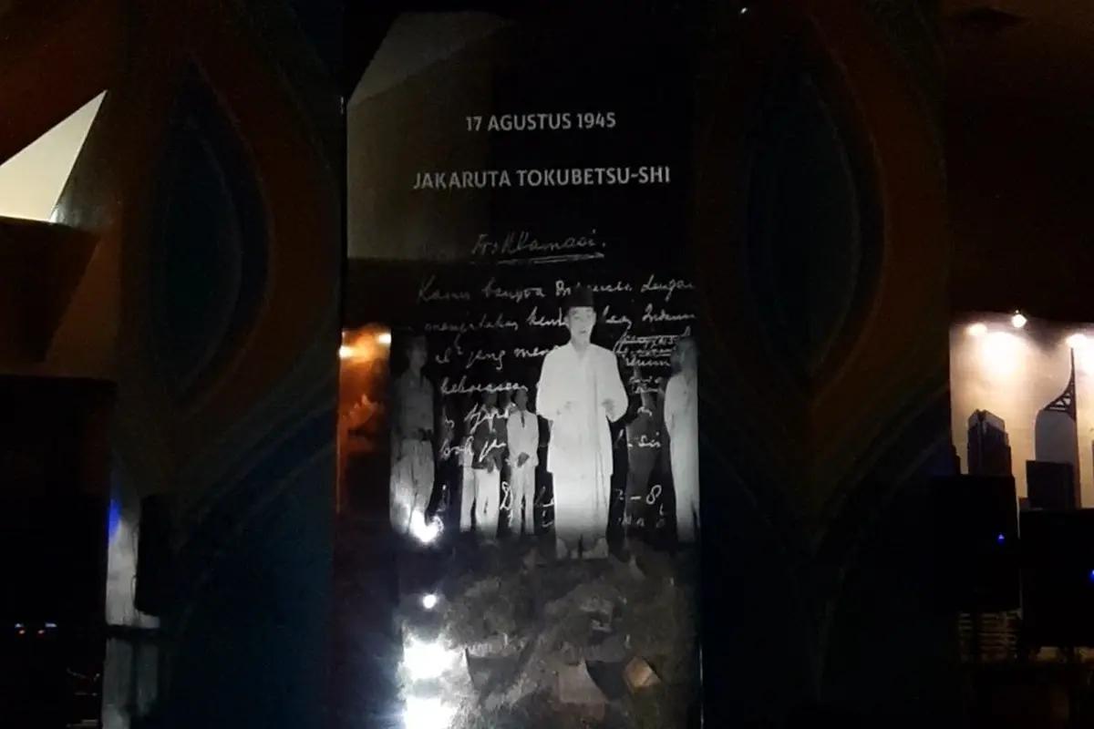 Pameran Hologram di Monas Week