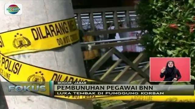 Keluarga pegawai BNN yang menjadi korban pembunuhan bawa barang bukti dan hasil visum ke Polres Bogor.