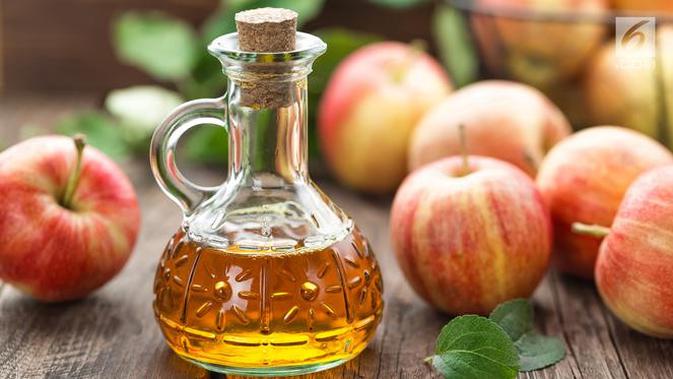 Ternyata, cuka sari apel memiliki manfaat positif bagi kecantikan Anda, penasaran? (Foto: iStockphoto)