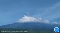 Gunung Semeru kembali erupsi pada Jumat pagi (21/2/2025), pukul 08.01 WIB. (Liputan6.com/ Dok PVMBG)