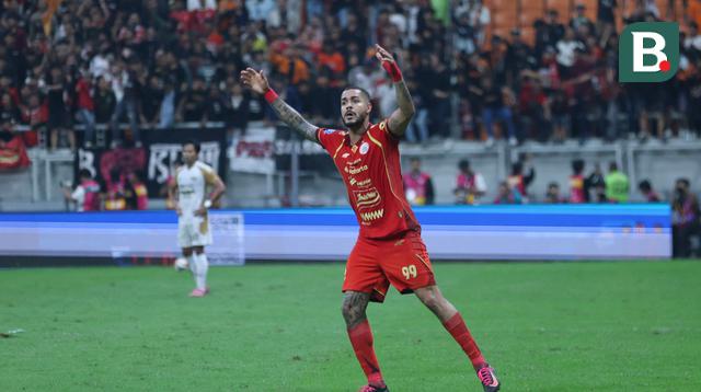Selebrasi striker Persija Jakarta, Maxwell usai membobol gawang Dewa United dalam laga tunda pekan ke-21 BRI Super League 2025/2026 di Jakarta International Stadium, Minggu (15/3/2026). (Bola.com/M. Iqbal Ichsan)