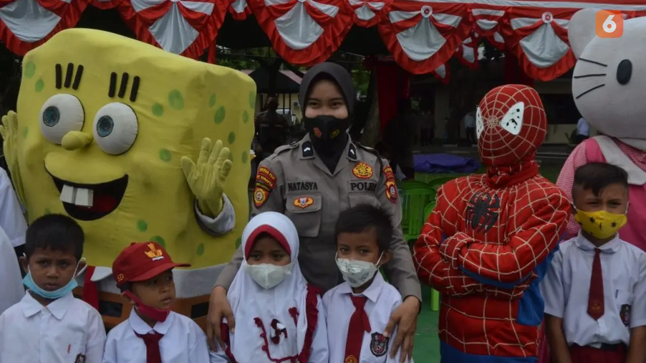 Superhero Bantu Anak Usia 6–11 Tahun di Gorontalo Agar Tidak Takut Divaksin (Arfandi/Liputan6.com)