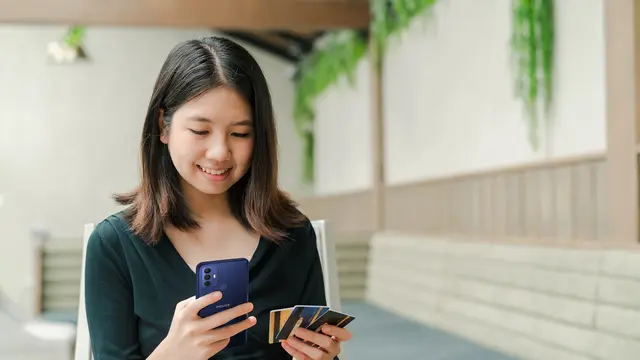 Sharp AQUOS V6 dan AQUOS V6 Plus Menyasar Segala Kalangan, Terutama Pelajar, Mahasiswa, Pekerja dan Keluarga Muda (Dok. Sharp Indonesia)