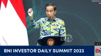 Presiden Joko Widodo (Jokowi) dalam acara BNI Investor Daily Summit 2023, di Hutan Kota By Plataran, Jakarta, Selasa (24/10/2023). (Tira/Liputan6.com)