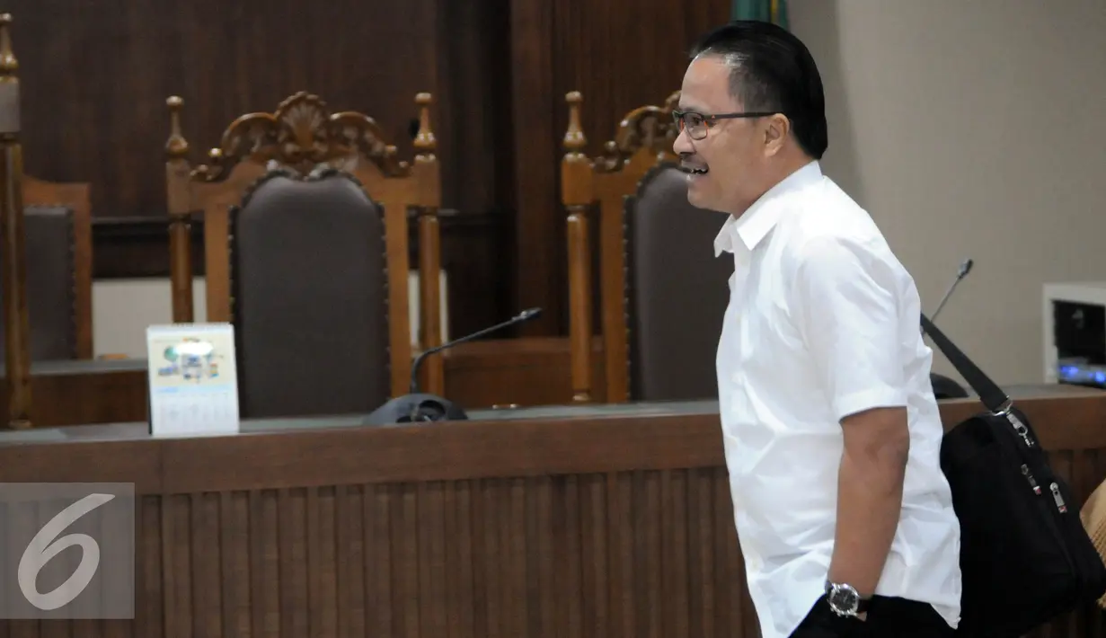 Bobby Reynold Mamahit terbukti bersalah pada kasus proyek pembangunan BP2IP di Sorong-Papua  yang menyebabkan negara merugi Rp 40,1 miliar, Jakarta, Rabu (10/8). (Liputan6.com/Helmi Afandi)
