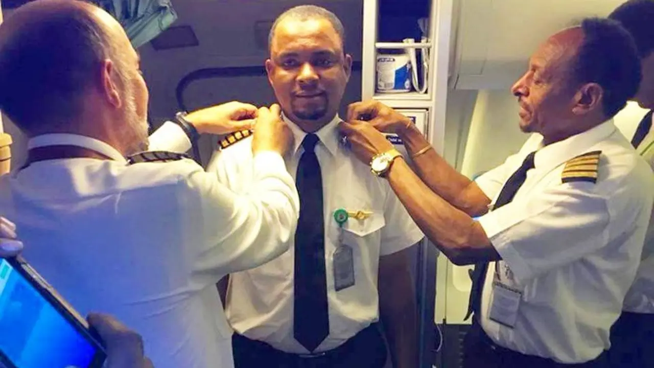 Petugas Kebersihan asal Nigeria yang Sukses Jadi Pilot