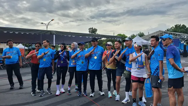 Wakil Menteri Transmigrasi (Wamentrans) Viva Yoga Mauladi menghadiri Jogja Transmigrasi Run 2025 yang digelar di Kabupaten Sleman, Yogyakarta. (liputan6.com/Fatimah Azzahra)