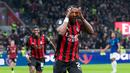 Pemain AC Milan, Pervis Estupinan, melakukan selebrasi setelah mencetak gol ke gawang Inter Milan pada lanjutan Liga Italia 2025/2026 di Stadion Giuseppe Meazza, Senin (9/3/2026) dini hari WIB. (AP Photo/Antonio Calanni)