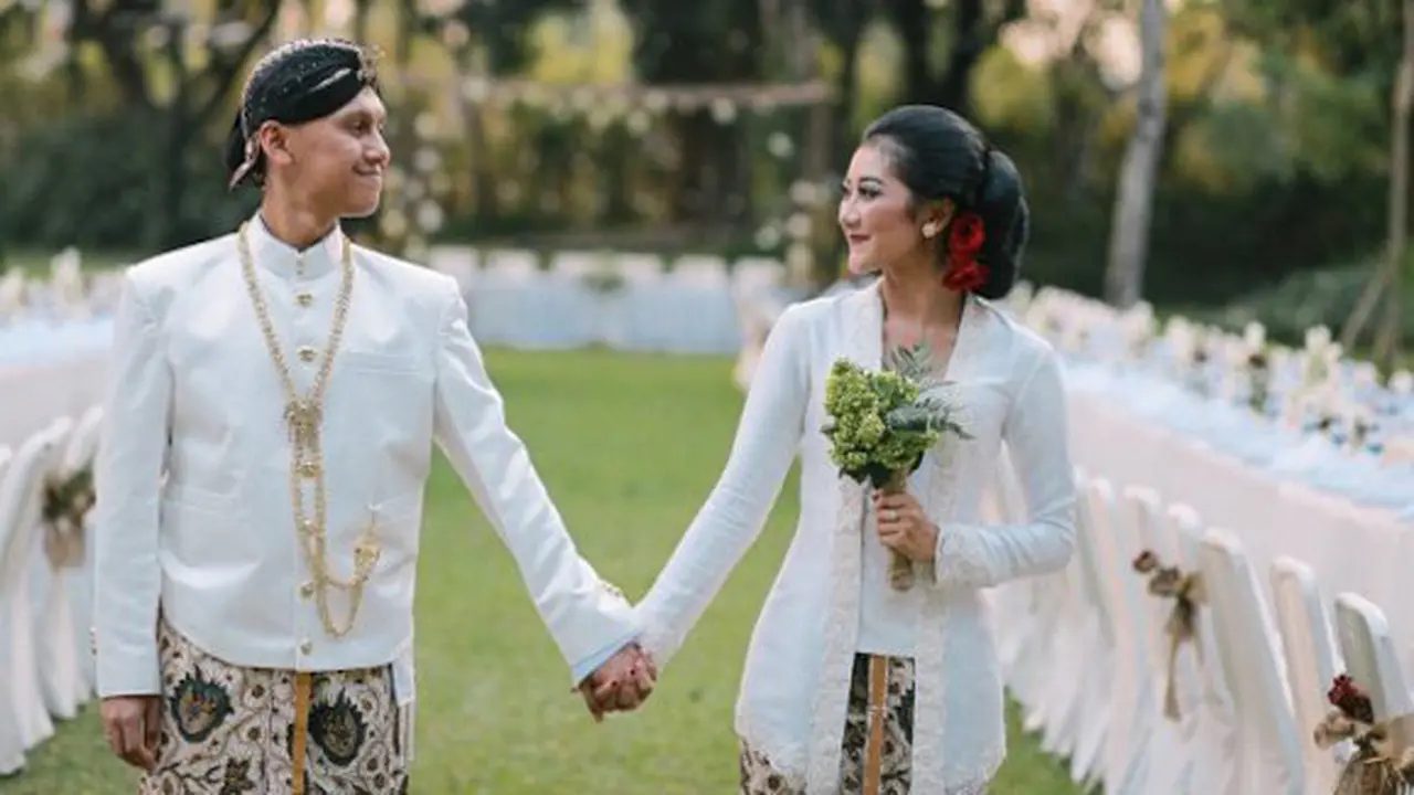 Pernikahan adat jawa/copyright pinterst/http://thebridedept.com