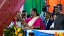 Ini adalah fregat siluman ketiga dan terakhir yang dikontrak pembuat kapal perang yang berbasis di Kolkata untuk Angkatan Laut India di bawah proyek tersebut. (AP Photo/Bikas Das)