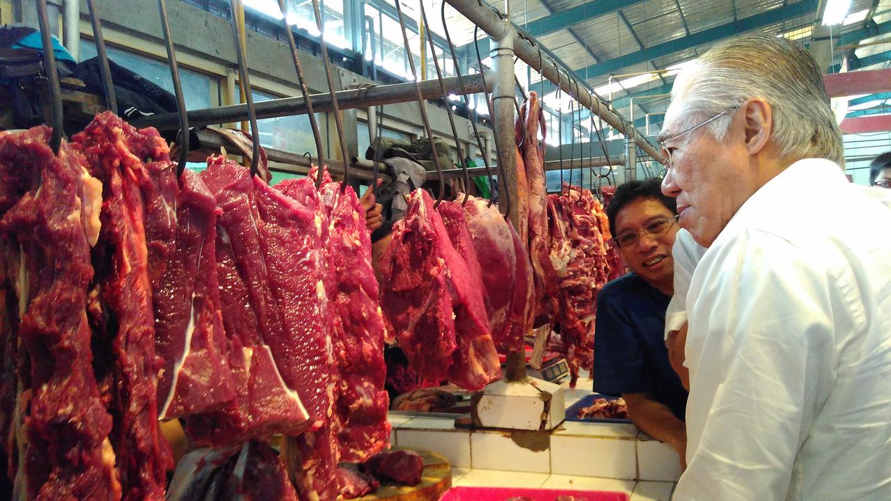 Blusukan Mendag Enggartiasto Lukita ke Pasar di Tangerang (Foto: Fiki Liputan6.com)