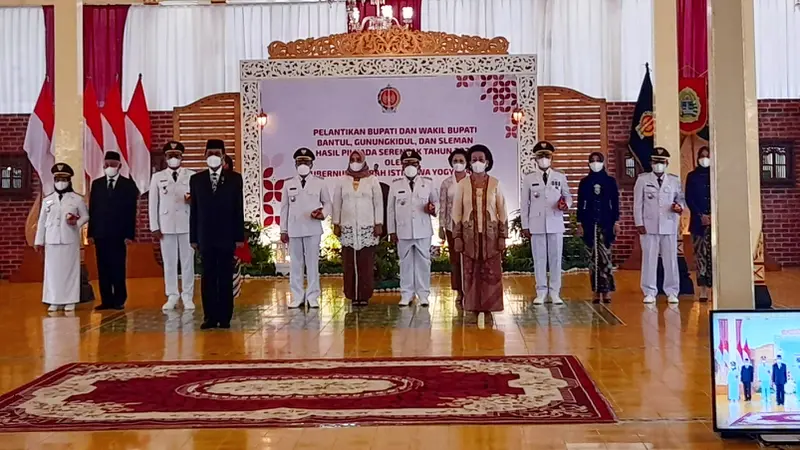Gubernur DIY Sri Sultan HB X melantik Tiga pimpinan daerah Kabupaten Sleman, Bantul dan Gunungkidul. (Foto: Liputan6.com/istimewa)