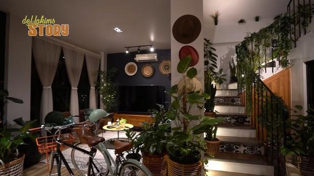 6 Potret Rumah Rina Nose dan Suami, Berdesain Modern hingga Instagramable