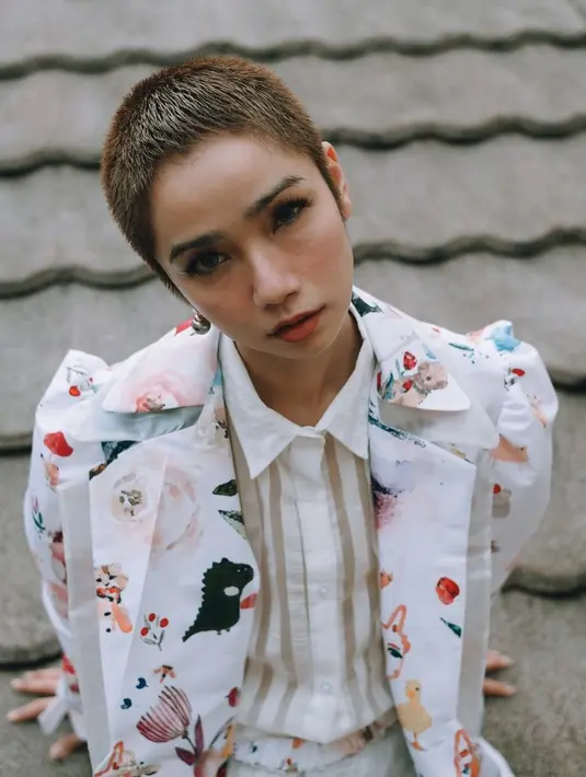 "(Sekarang) I feel freedom to be my self dan memiliki kebebasan untuk mengekapresikan diri, aku bahagia dan merasa penuh jadi diri sendiri," pungkas Tanayu. (Instagram/tanayudjanuismadi)