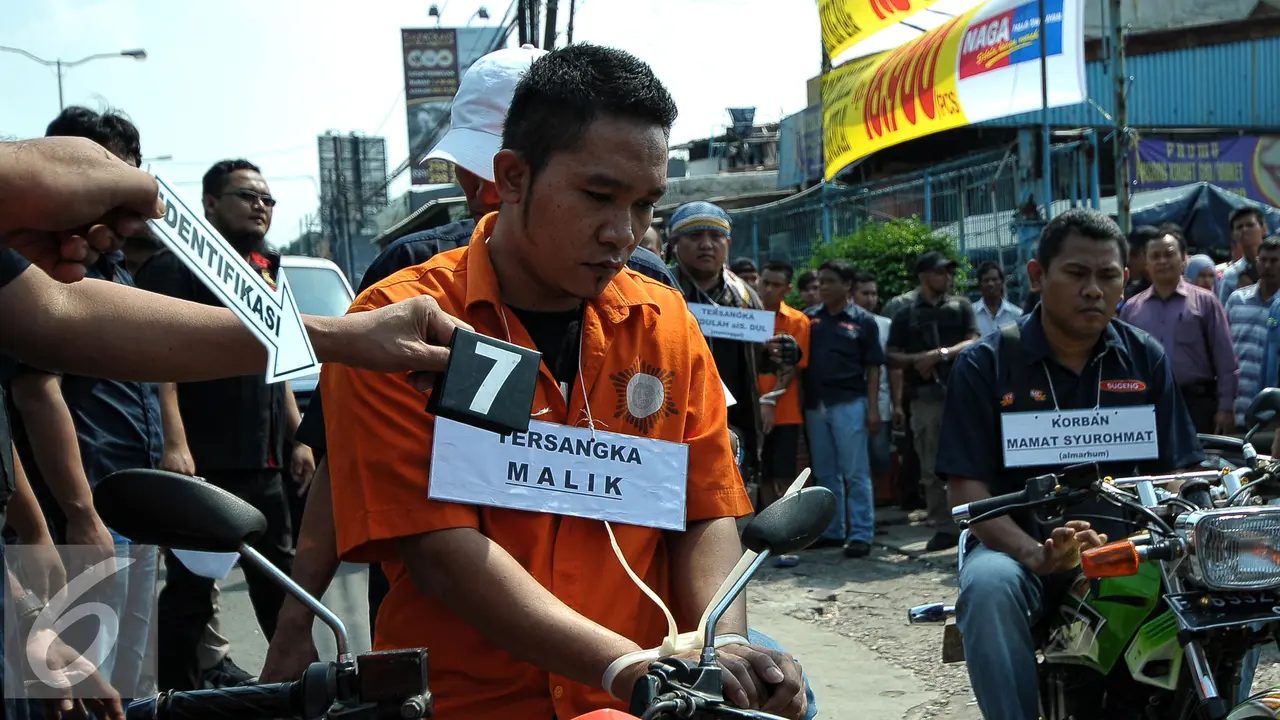 Polisi Gelar Rekonstruksi Pembunuhan Juragan Beras di Ciracas