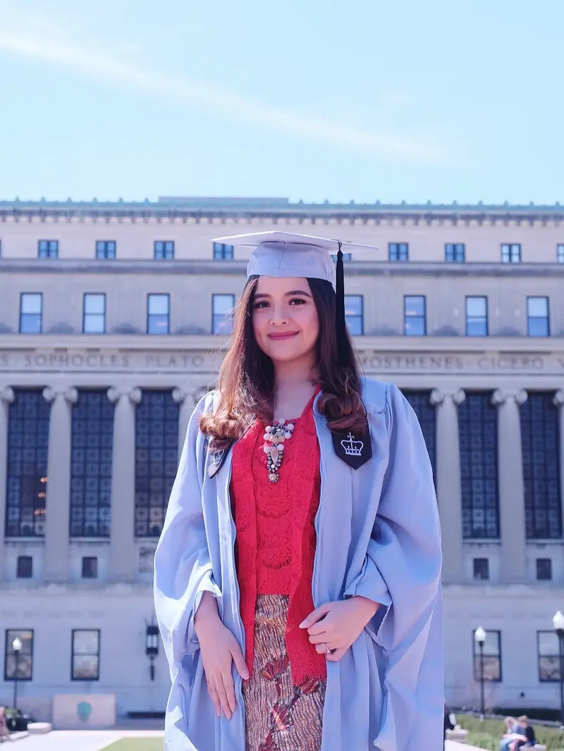 [Bintang] Cantik Menawan, Ini 8 Gaya Artis Indonesia Saat Wisuda