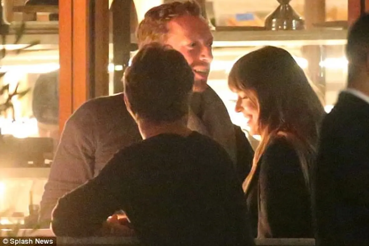 [Bintang] Dakota Johnson dan Chris Martin
