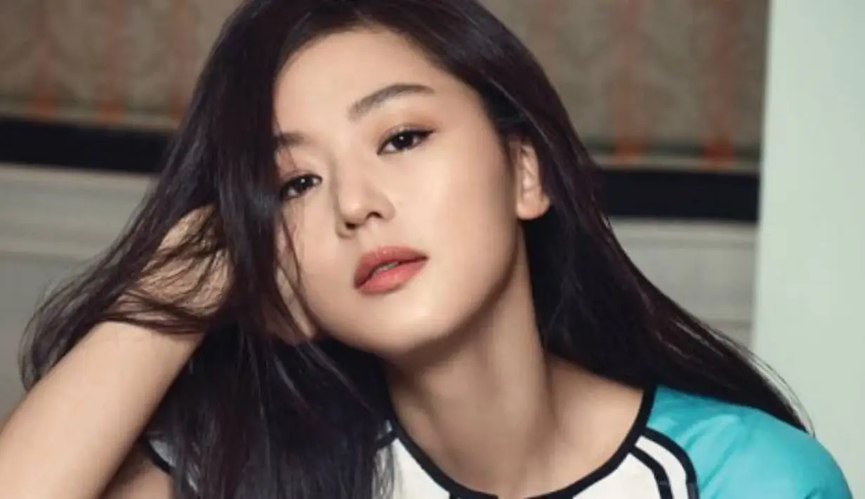 Seperti yang dilansir dari Sport Chosun, aktris kelahiran 30 Oktober 1981 itu melahirkan anak keduanya pada 26 Januari 2018. (Foto: Allkpop.com)