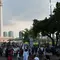 Massa aksi usai menggelar unjuk rasa 287 di kawasan silang Monas, Jakarta, Jumat (28/7). Aksi tersebut  menolak penetapan Perppu Nomor 2 Tahun 2017 tentang Organisasi Kemasyarakatan. (Liputan6.com/Helmi Afandi)