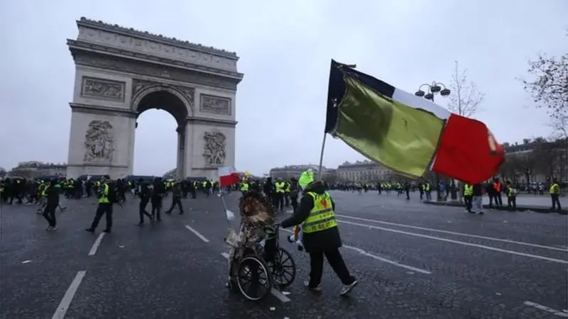 Massa gerakan rompi kuning di Paris Prancis pada 12 Januari 2019 waktu lokal (AFP)