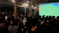 Acara nonton bareng Timnas Indonesia U-23 melawan Irak dalam perebutan peringkat ketiga Piala Asia U-23 2024 di Sleman, Yogyakarta. (Bola.com/Ana Dewi)
