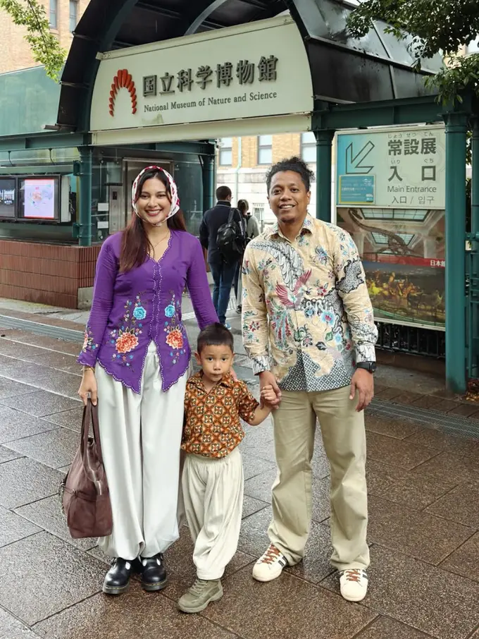 Indah Permatasari saat Liburan ke Jepang Bareng Keluarga. [@arie_kriting]