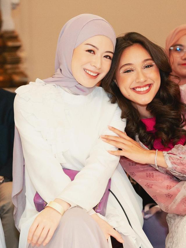 7 Momen Yasmin Napper saat Diundang di London Fashion Week 2023, Tampil Ceria
