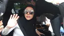 Aktris Bella Shofie saat meninggalkan Pengadilan Agama Jakarta Selatan, Rabu (23/03/2016). Majelis hakim pun menunda persidangan hingga 20 April 2016. (Liputan6.com/Herman Zakharia)