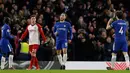 Gelandang Chelsea, Eden Hazard merayakan gol ke gawang West Bromwich Albion pada laga pekan ke-27 Premier League di Stamford Bridge, Selasa (13/2). Hazard menjadi bintang lapangan setelah mencetak dua dari tiga gol pada laga tersebut. (AP/Alastair Grant)