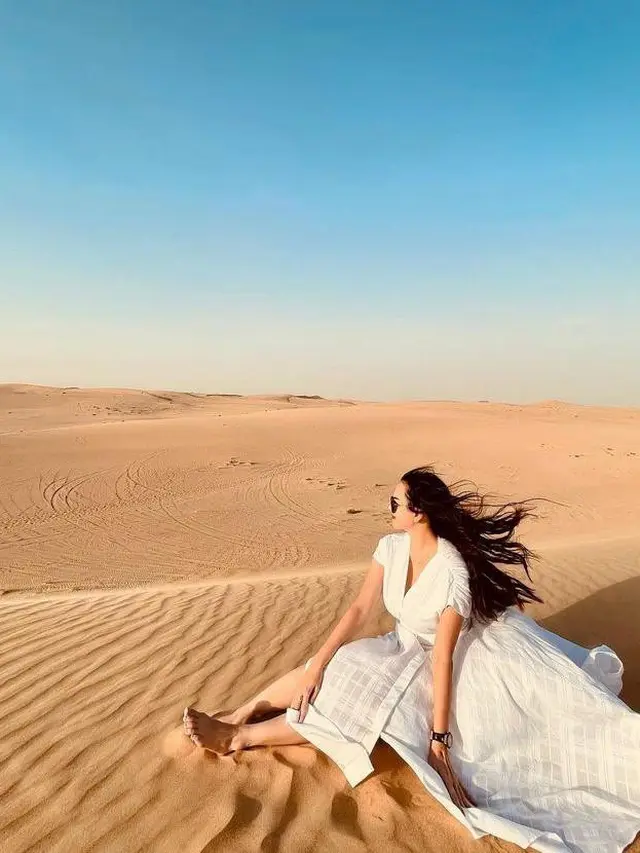 6 Potret Gaya Liburan Aura Kasih di Dubai, Nikmati Waktu Sendiri