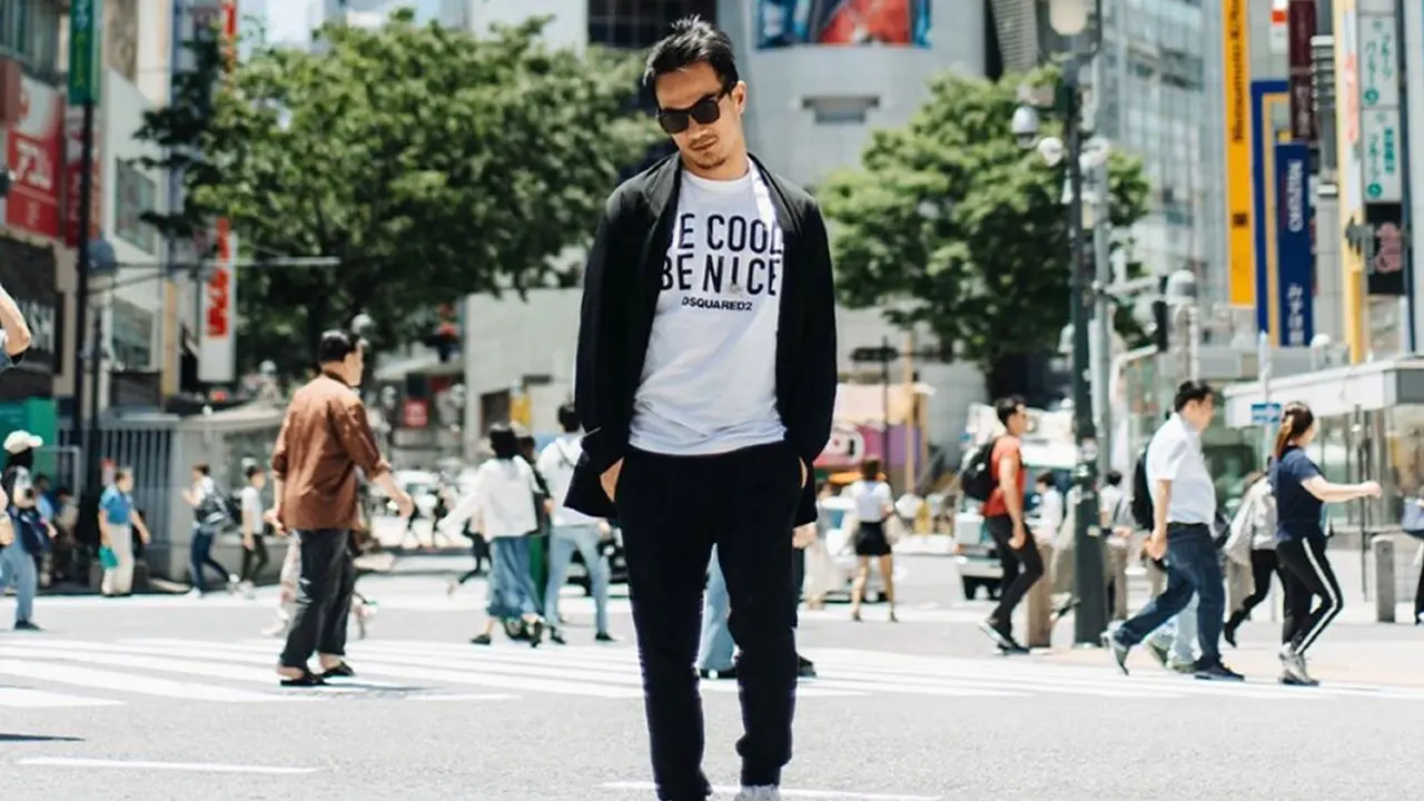 FOTO: Gaya Kasual Joe Taslim Saat Berlibur