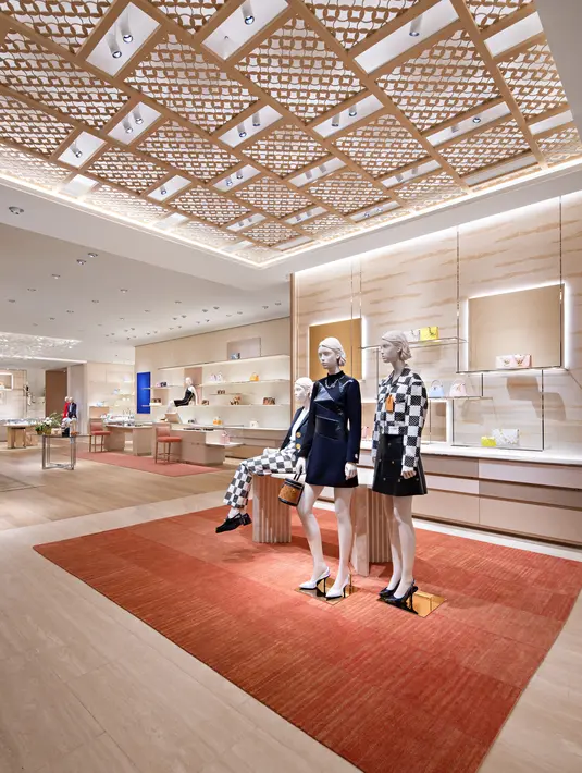 Butik Louis Vuitton, Pacific Place Jakarta ini dibuka untuk pertama kali pada tahun 2008 yang lalu. Dengan area yang terbilang cukup luas, butik ini kini tersedia dalam 6 area.  [Foto: dok Louis Vuitton Indonesia]