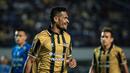 Pemain Dewa United, Ricky Kambuaya saat laga lanjutan BRI Liga 1 2023/2024 antara Persib Bandung melawan Dewa United FC di Stadion Gelora Bandung Lautan Api (GBLA), Bandung, Jumat (14/07/2023). (Bola.com/Bagaskara Lazuardi)