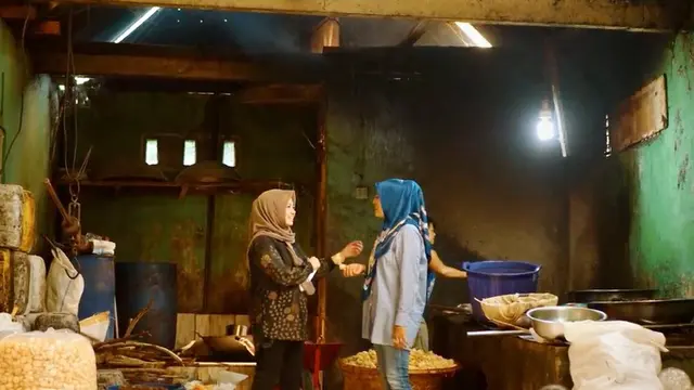 Zetria, kerupuk kulit dan kerupuk Balado khas Minang.