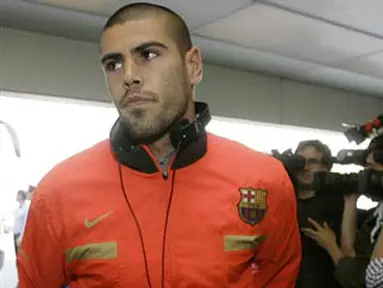 Barcelona's Victor Valdes from Spain is pictured before the team's departure to Rome from Barcelona on May 26, 2009. Barcelona will play in the final of the UEFA Champions league against Manchester United. AFP PHOTO/JOSEP LAGO