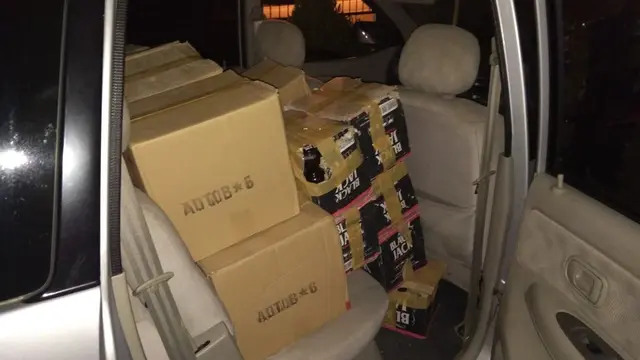 Polisi menyita ratusan botol miras yang diduga akan dijual pada libur panjang Natal, terutama pada perayaan tahun baru 2018. (Foto: Liputan6.com/Polres Cilacap/Muhamad Ridlo)