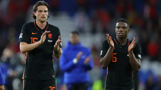 Foto: Sering Ditikung, Manchester United Gantian Menikung Bek Feyenoord Tyrell Malacia dari Olympique Lyon