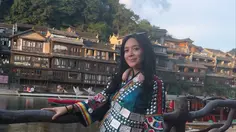 Dea Ananda Liburan ke China, Naik Eskalator ke Puncak Gunung Tianmen