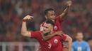 Marko Simic dan Ramdani Lestaluhu merayakan gol ketiga Persija Jakarta saat JDT pada laga grup H Piala AFC 2018 di Stadion Utama Gelora Bung Karno, Jakarta, Selasa (10/4/2018). Persija Jakarta menang 4-0.  (Bola.com/Nick Hanoatubun)