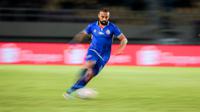 Pemain Arema FC, Dalberto menguasai bola saat menghadapi Borneo FC pada laga final Piala Presiden 2024 di Stadion Manahan, Solo, Minggu (4/8/2024). (Bola.com/Bagaskara Lazuardi)