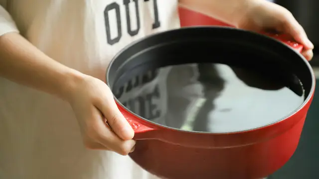 1. Rendam dengan Air Panas Sebelum Direbus