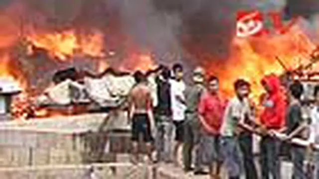 Puluhan Rumah di Kebon Nanas Terbakar