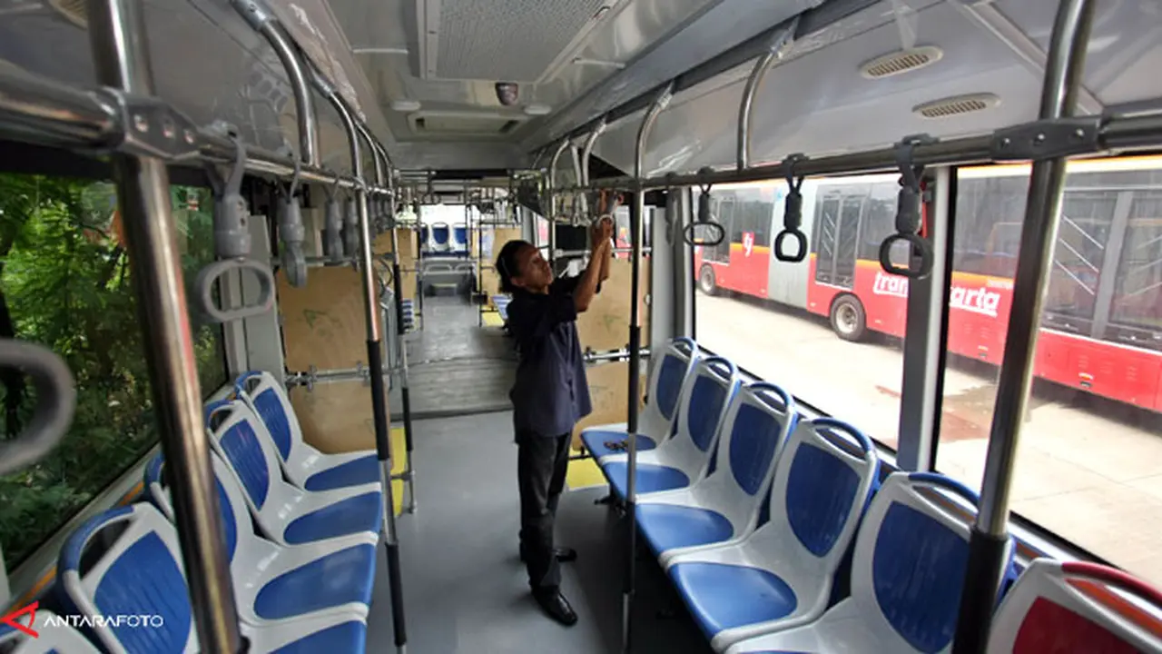 armada-busway-131206c.jpg